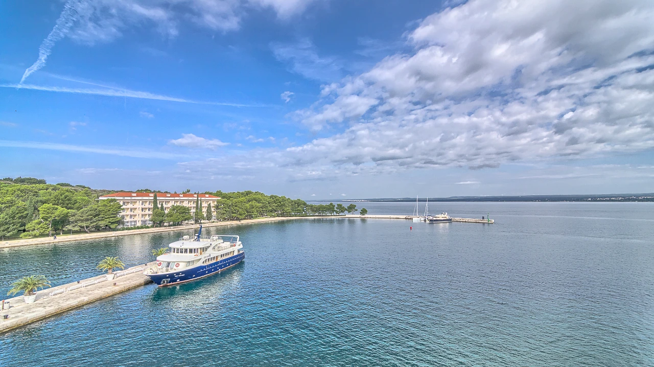 Due to adverse weather conditions, M/B Veli Brijun is sailing according to a different schedule